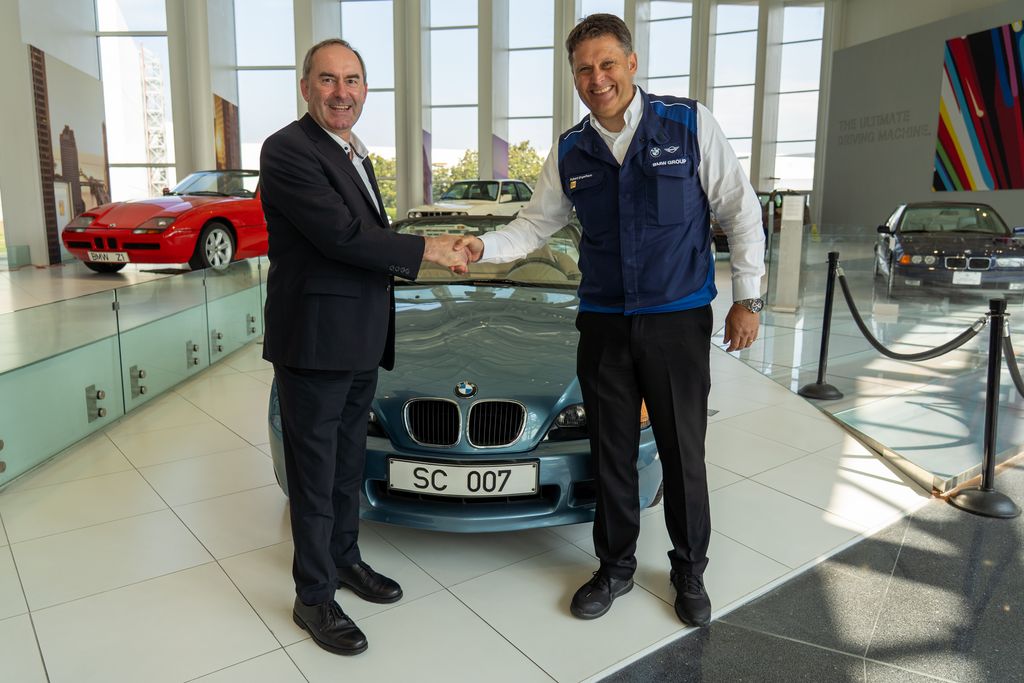 Bayerns Wirtschaftsminister Hubert Aiwanger beim Besuch von BMW in Spartanburg mit Werkleiter Dr. Robert Engelhorn. Foto: Nicole Engelhart/StMWi