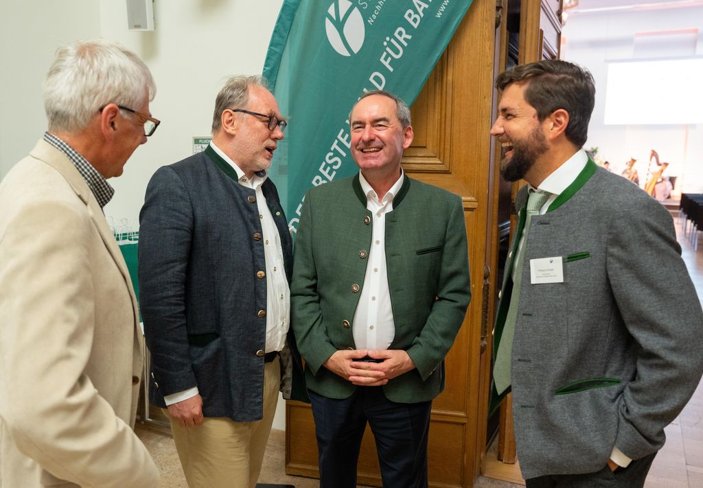 Impressionen des Festakts „Jubiläum 20 Jahre Bayerische Staatsforsten“.