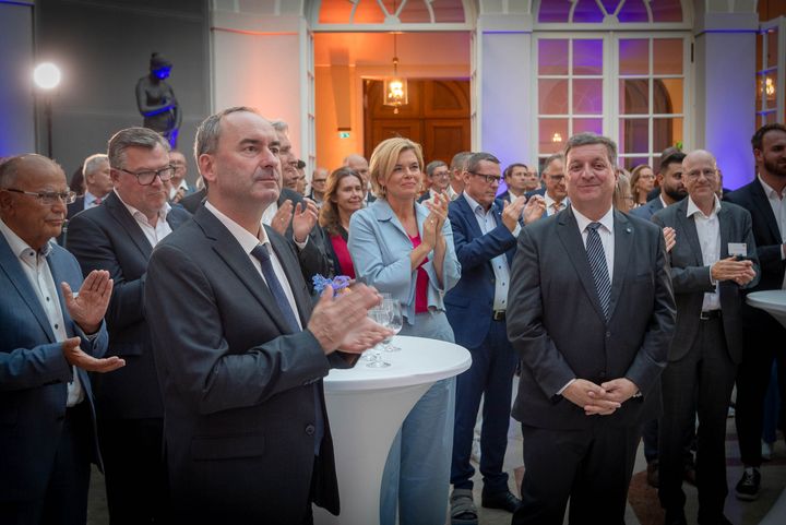 Der Bayerische Wirtschaftsminister Hubert Aiwanger und der Bayerische Verkehrsminister Christian Bernreiter laden zum Staatsempfang anlässlich der IAA MOBILITY 2023 ein.