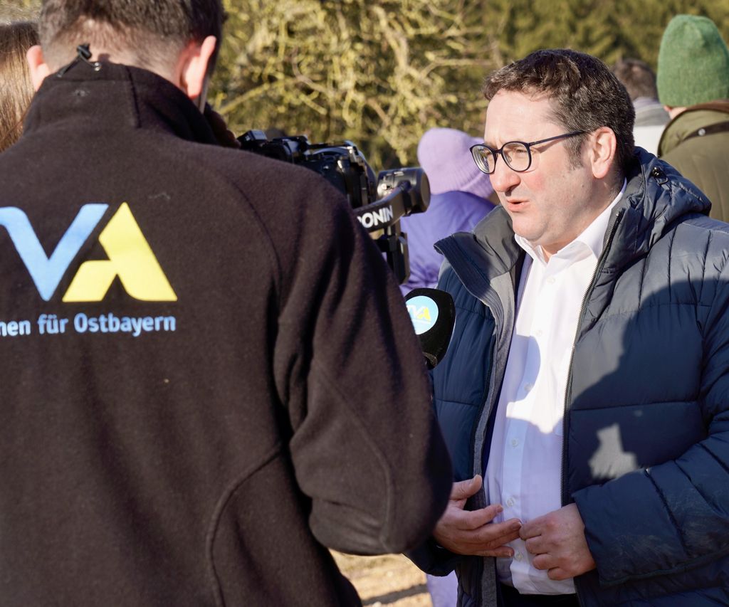 Impressionen der Inbetriebnahme des 100. Mobilfunkstandortes der Deutschen Telekom im Landkreis Regensburg. 
