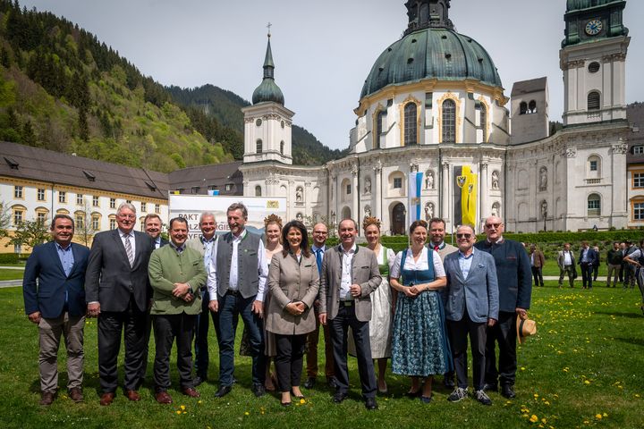 Impressionen der feierlichen Unterzeichnung des Pakts "Holzenergie Bayern". 