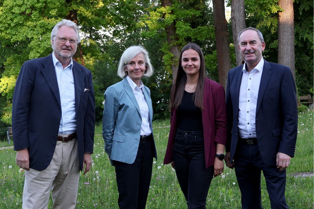 Impressionen des Akademiegesprächs am See.