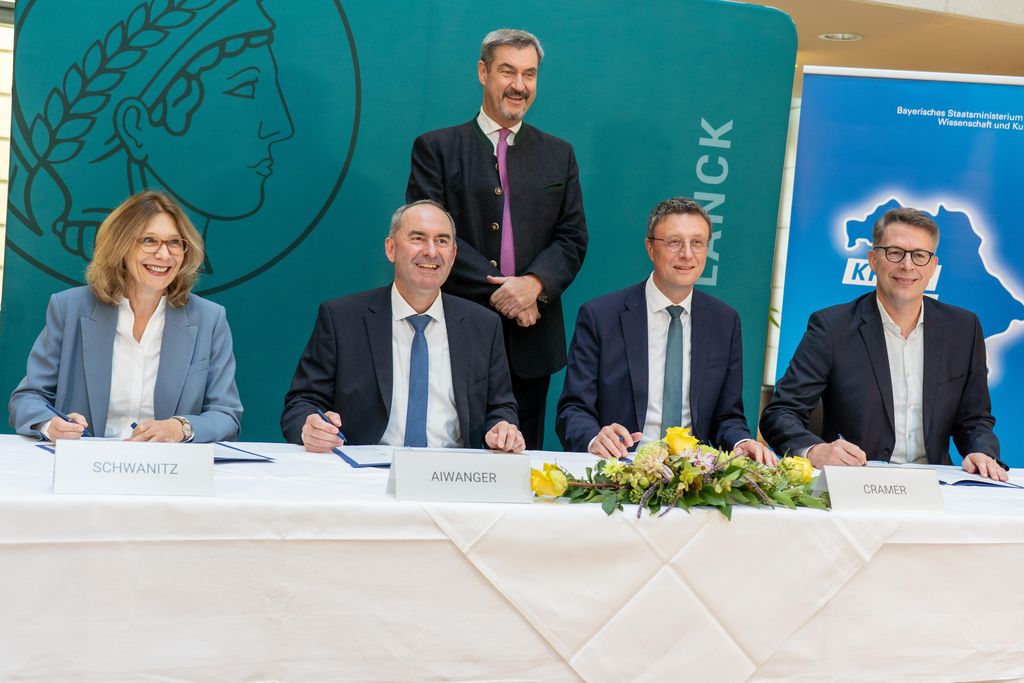 Unterzeichnung der Absichtserklärung zum neuen Institutsstandort in Würzburg