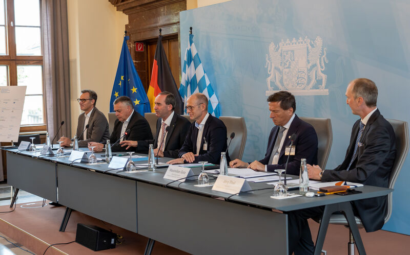 v. l. n .r. Jürgen Marks (Leiter Pressestelle Wirtschaftsministerium), Jörg Eibl (Präsident