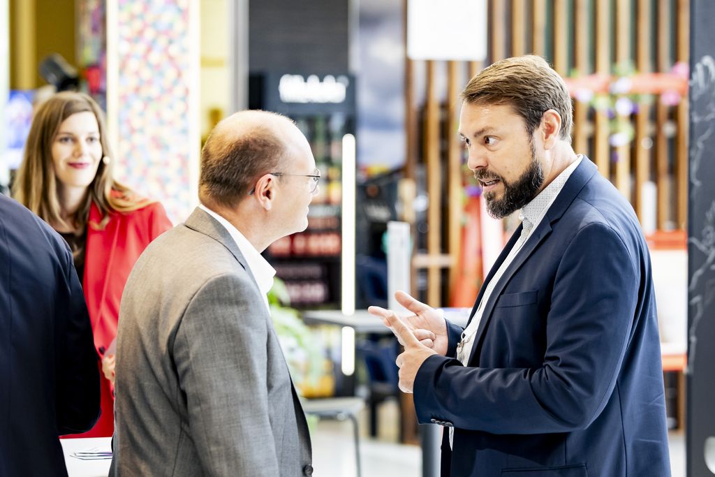 Das Bayerische Wirtschaftsministerium feiert das 10-jährige Jubiläum seiner Gründerinitiative Gründerland Bayern.