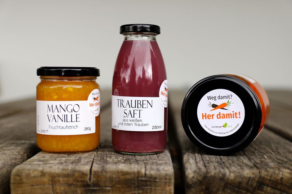 Gläser voller geretteter Lebensmittel des Projekts „Weg damit? Her damit!“. © Regionalmanagement Nürnberger Land