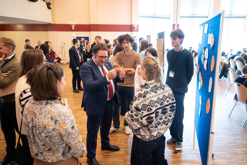 Impressionen des Jugendwirtschaftsgipfels 2025.