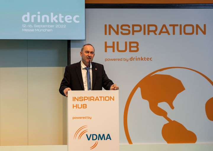 Bayerns Wirtschaftsminister Hubert Aiwanger eröffnet die Weltleitmesse drinktec in München. (Foto: StMWi / E. Neureuther)
