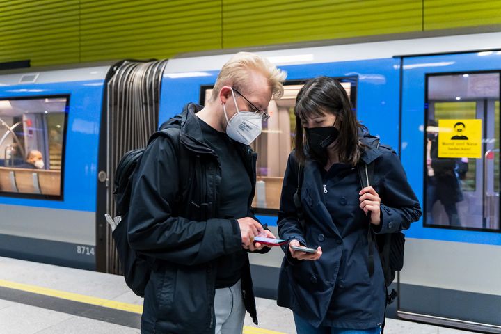 5G leitet Menschen durch die Münchner U-Bahn