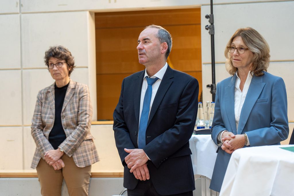 Unterzeichnung der Absichtserklärung zum neuen Institutsstandort in Würzburg