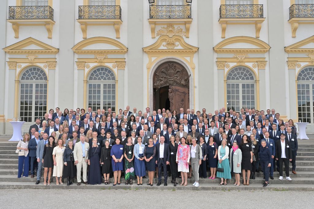 Preisverleihung in Schloss Schleißheim mit Bayerns Wirtschaftsminister Hubert Aiwanger (Foto: StMWi/Fotostudio SX Heuser)