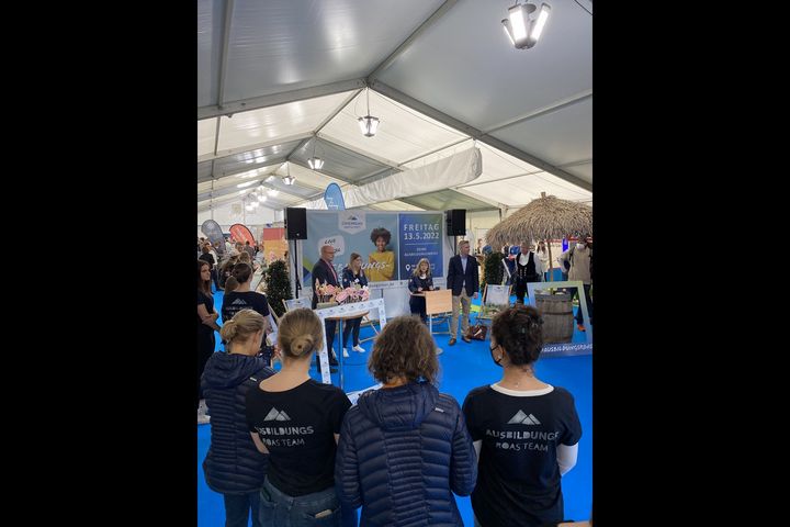 Hybride Ausbildungsmesse: Live-Messe „Ausbildungsroas“ Mai 2022 in Traunreut. © Regionalmanagement Traunstein