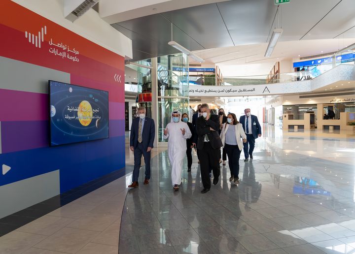 Bayerns Wirtschaftsstaatssekretär Roland Weigert besucht Dubai's Food Tech Valley. 
