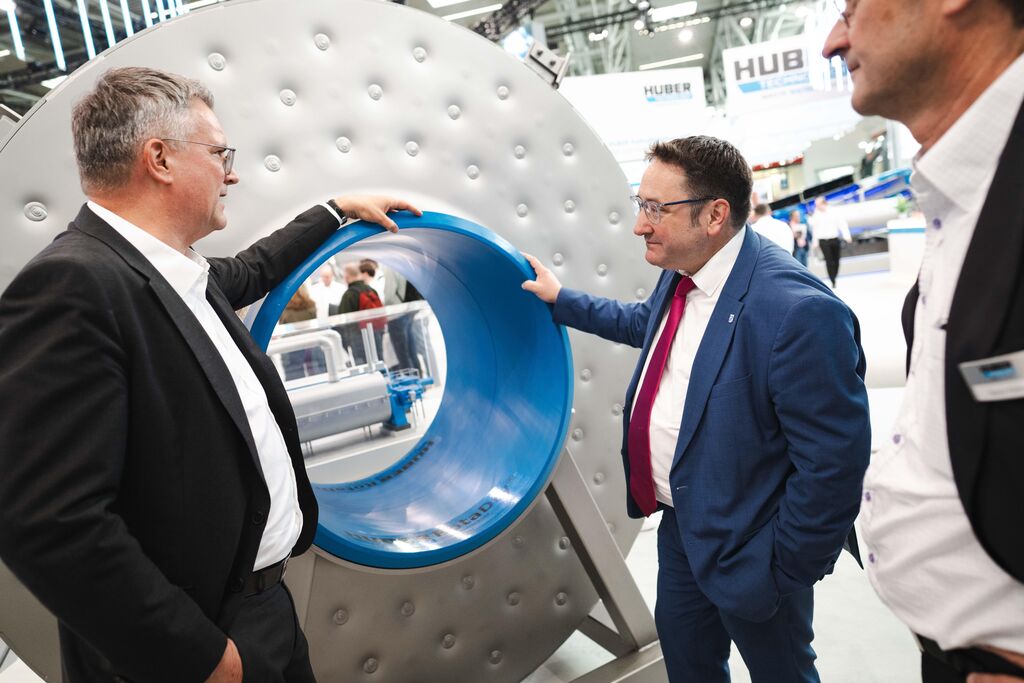 Bayerns Wirtschaftsstaatssekretär Tobias Gotthardt besucht die IFAT Munich 2026.