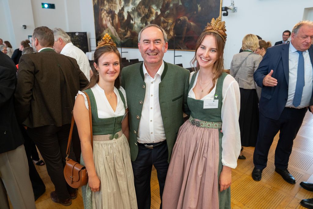 Impressionen des Festakts „Jubiläum 20 Jahre Bayerische Staatsforsten“.