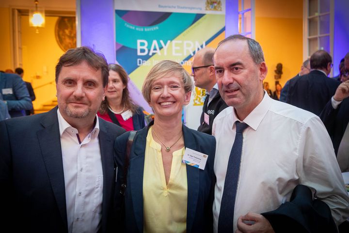 Der Bayerische Wirtschaftsminister Hubert Aiwanger und der Bayerische Verkehrsminister Christian Bernreiter laden zum Staatsempfang anlässlich der IAA MOBILITY 2023 ein.