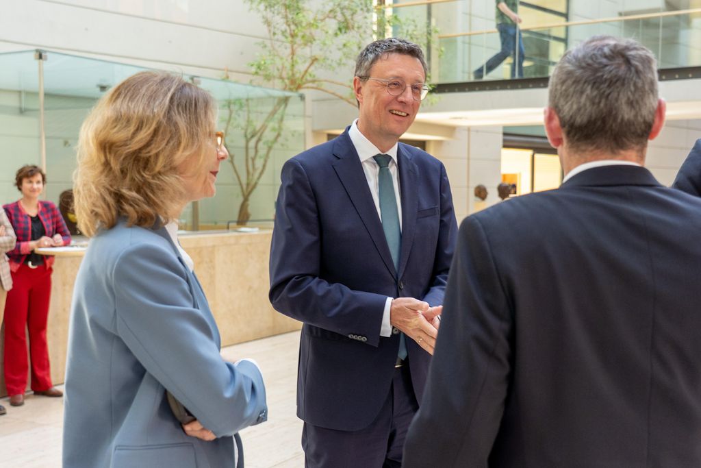 Unterzeichnung der Absichtserklärung zum neuen Institutsstandort in Würzburg