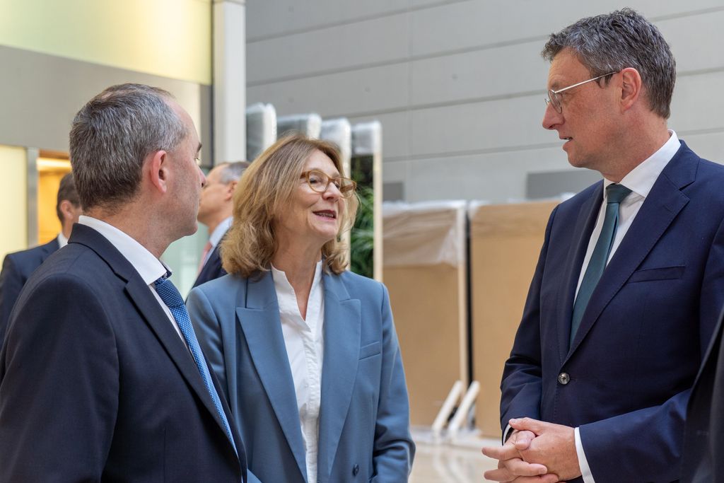 Unterzeichnung der Absichtserklärung zum neuen Institutsstandort in Würzburg