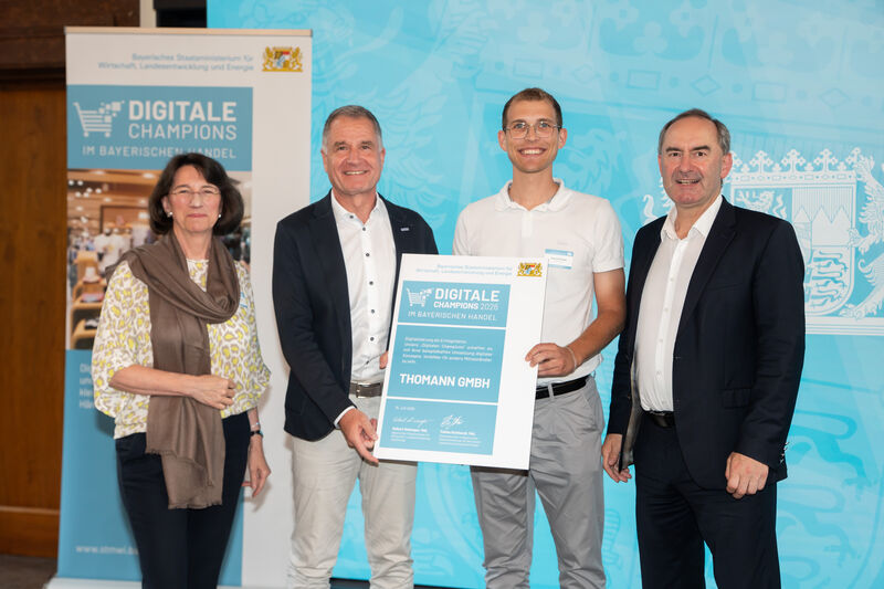 Die Firma Thomann aus Lindau am Bodensee hat ein digitales Portals zur strukturierten Erfassung, Bearbeitung und Auswertung von Qualitätsabweichungen sowie zur Optimierung interner Qualitäts- und Prozessabläufe entwickelt und darf sich "Digitaler Champion im Handel" nennen. Foto: StMWi/Bastian Brummer