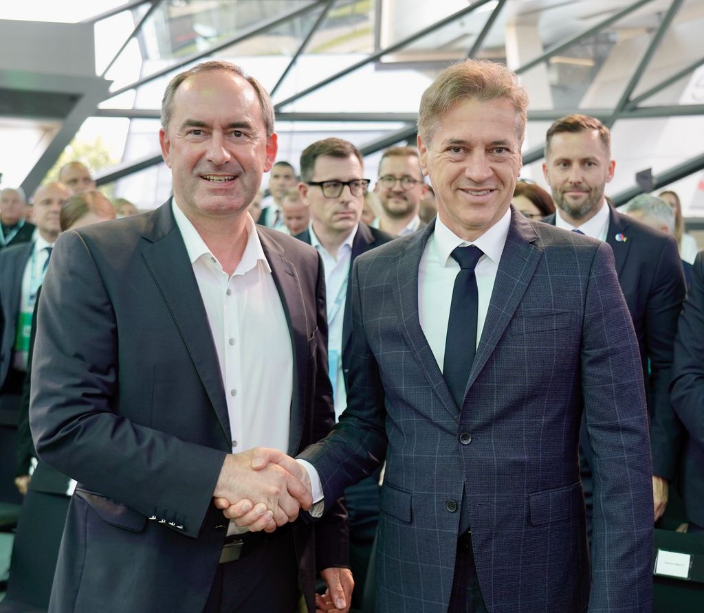 Wirtschaftsminister begrüßt Sloweniens Premierminister. Foto: StMWI/F. Meinl