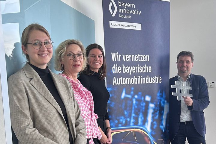 Clusterleiter Holger Czuday mit den „go-cluster“ Vertreterinnen Sabrina Werking und Carolin Görlach vom VDI/VDE Innovation + Technik GmbH sowie Sabine Maass vom Bundesministerium für Wirtschaft und Energie beim Willkommensgespräch in Nürnberg.