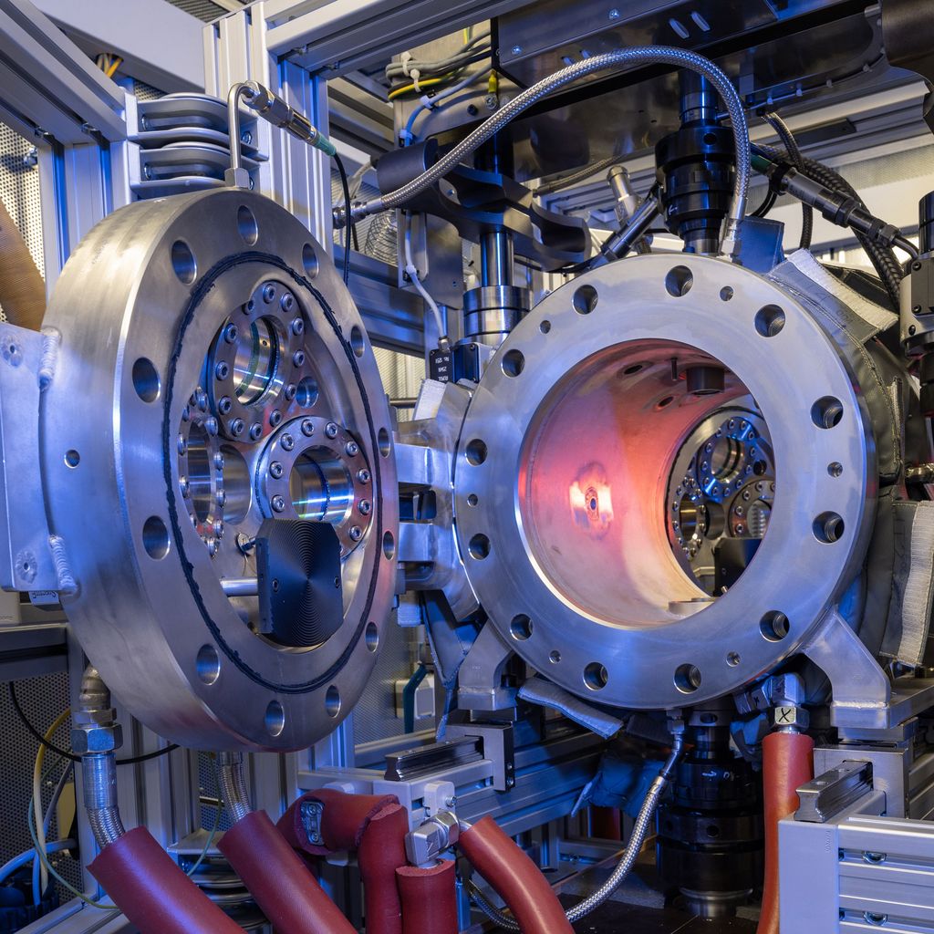 Impressionen der Einweihung des Neubaus des Instituts für Test und Simulation für Gasturbinen des DLR.