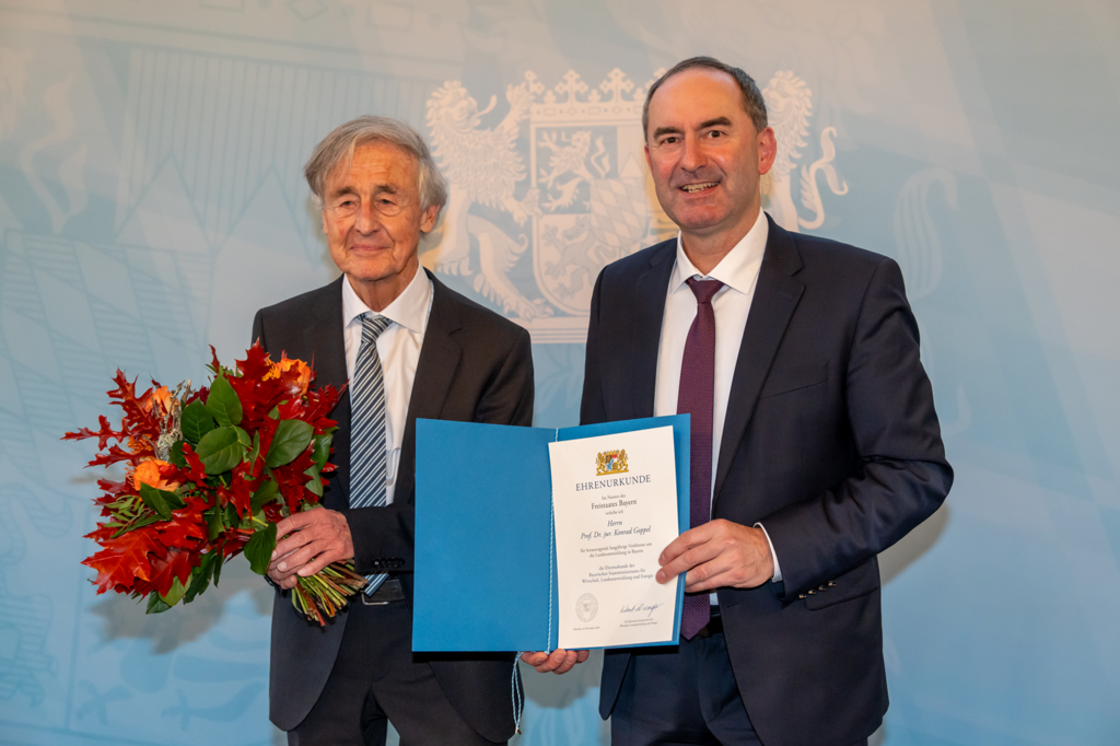 Ehrung Prof. Dr. Konrad Goppel | © StMWi Ehrung Prof. Dr. Konrad Goppel | © StMWi