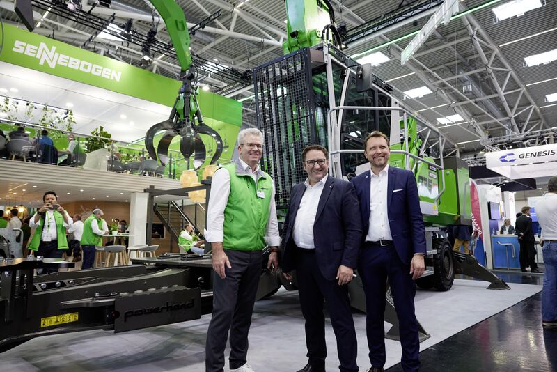 Bayerns Wirtschaftsstaatssekretär Tobias Gotthardt besucht die IFAT Munich 2024.