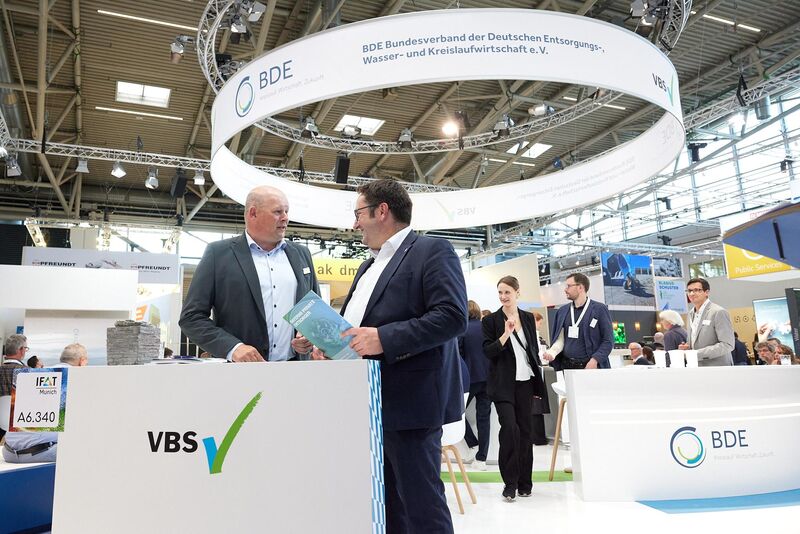 Bayerns Wirtschaftsstaatssekretär Tobias Gotthardt besucht die IFAT Munich 2024.