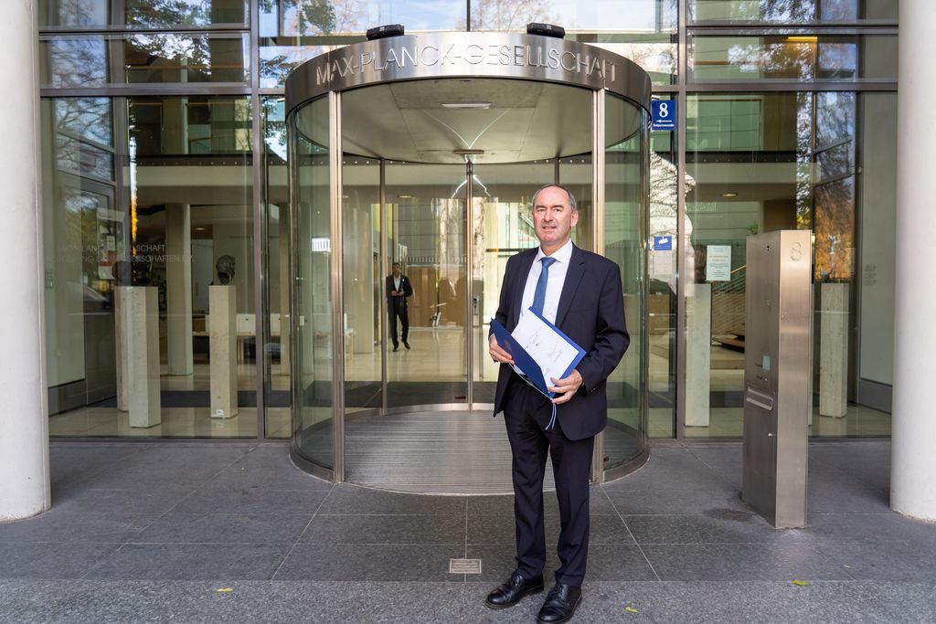 Unterzeichnung der Absichtserklärung zum neuen Institutsstandort in Würzburg