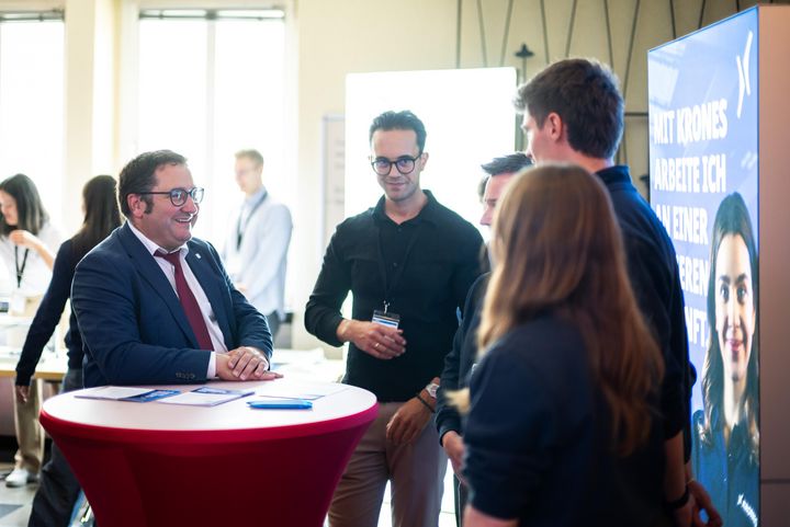 Impressionen des Jugendwirtschaftsgipfels 2025.