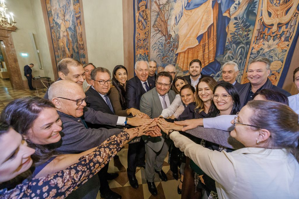 Bayerns Wirtschaftsstaatssekretär Tobias Gotthardt lädt im Namen der Bayerischen Staatsregierung zu einem Empfang anlässlich der 76. Internationalen Handwerksmesse in die Residenz München ein.
