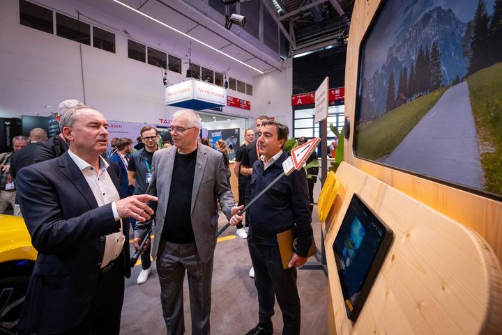 Impressionen des IAA Rundgangs mit Bayerns Wirtschaftsminister Hubert Aiwanger.