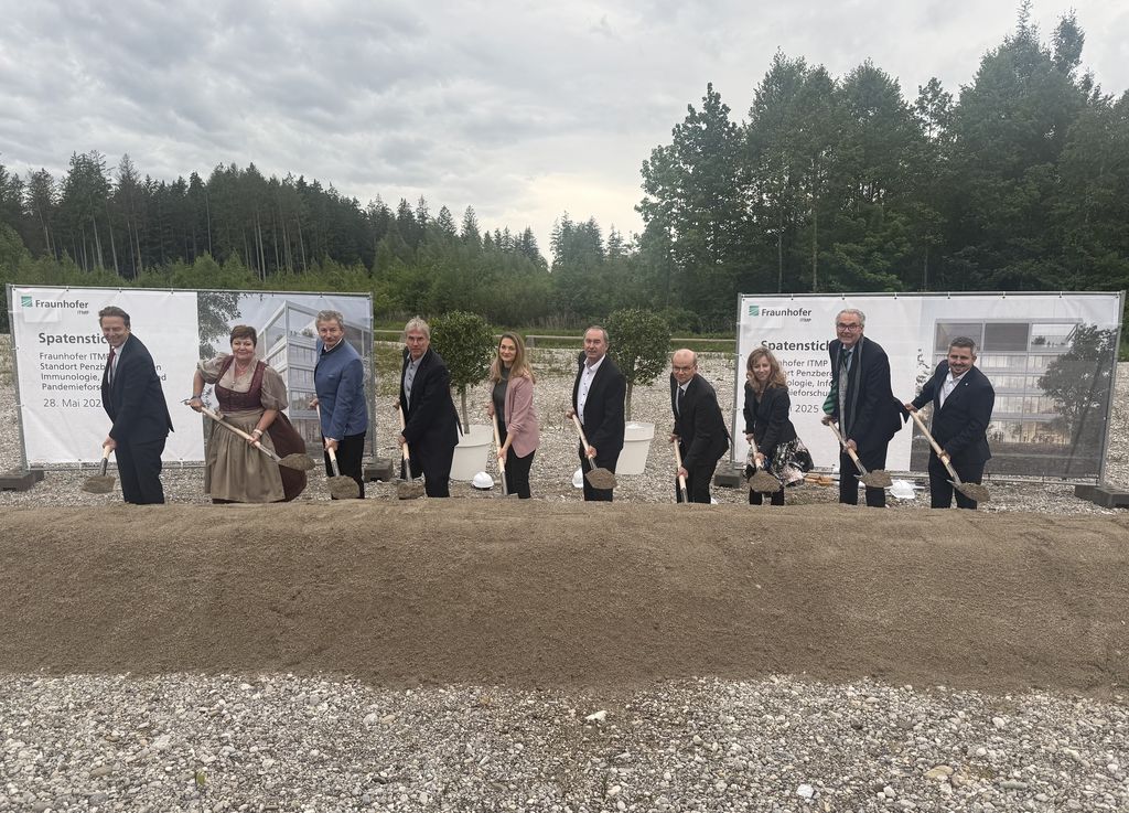 Bayerns Wirtschaftsminister Hubert Aiwanger beim Spatenstich für den Standort Penzberg des Fraunhofer-Instituts für Translationale Medizin und Pharmakologie (ITMP). Foto: StMWi
