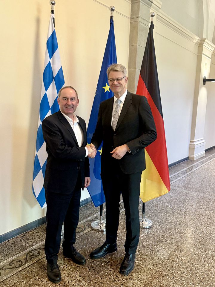 Bayerns Wirtschaftsminister Hubert Aiwanger traf in Berlin mit Bundesverkehrsminister Patrick Schnieder zusammen. Foto: StMWi