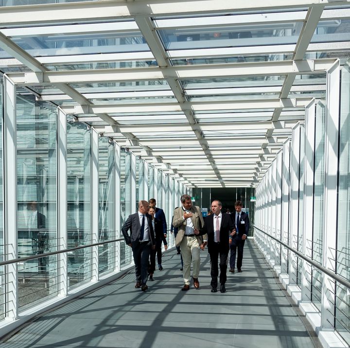 Bayerns Wirtschaftsminister Hubert Aiwanger bei der Konferenz am Flughafen München. Quelle: StMWi/E. Neureuther