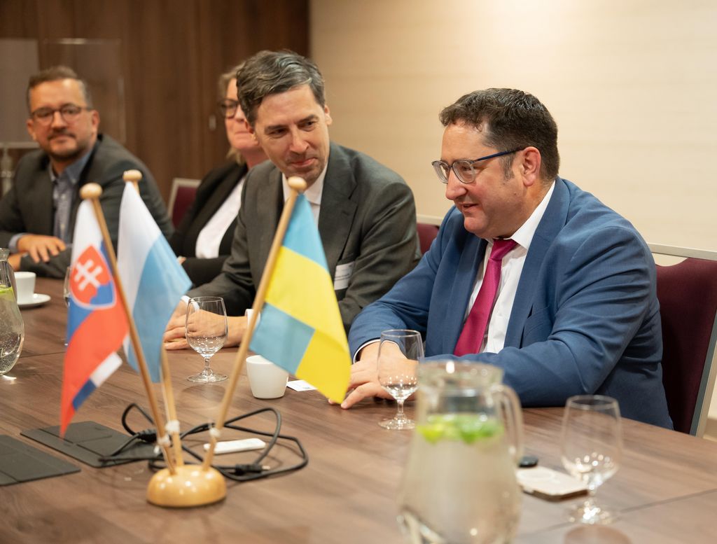Impressionen der bayerischen Delegationsreise in der Slowakei unter Leitung des Staatssekretärs Tobias Gotthardt.