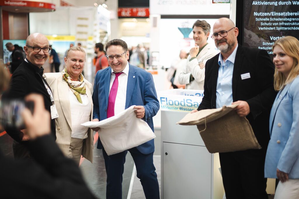 AG1_5949 Bayerns Wirtschaftsstaatssekretär Tobias Gotthardt besucht die IFAT Munich 2026.