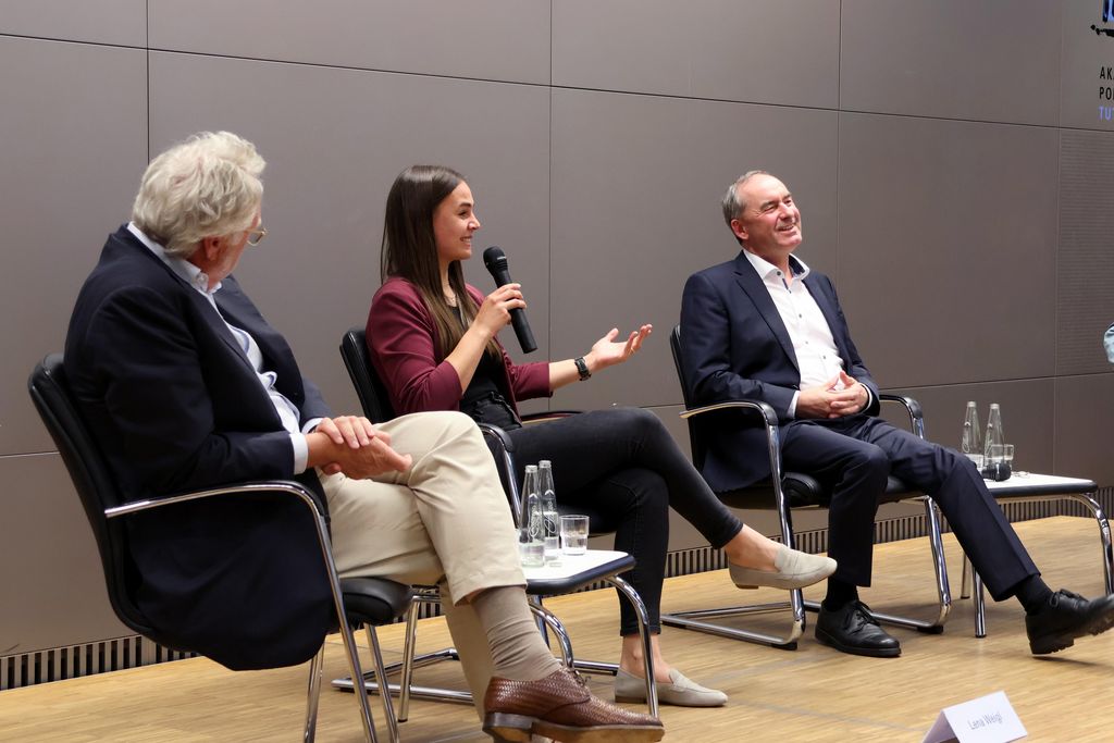 Impressionen des Akademiegesprächs am See.