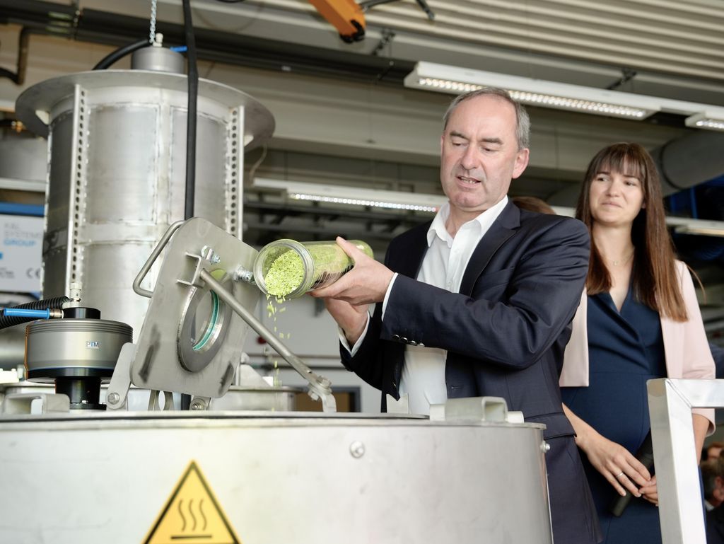 Impressionen der Jubiläumsfeier „25 Jahre neue Materialien“.