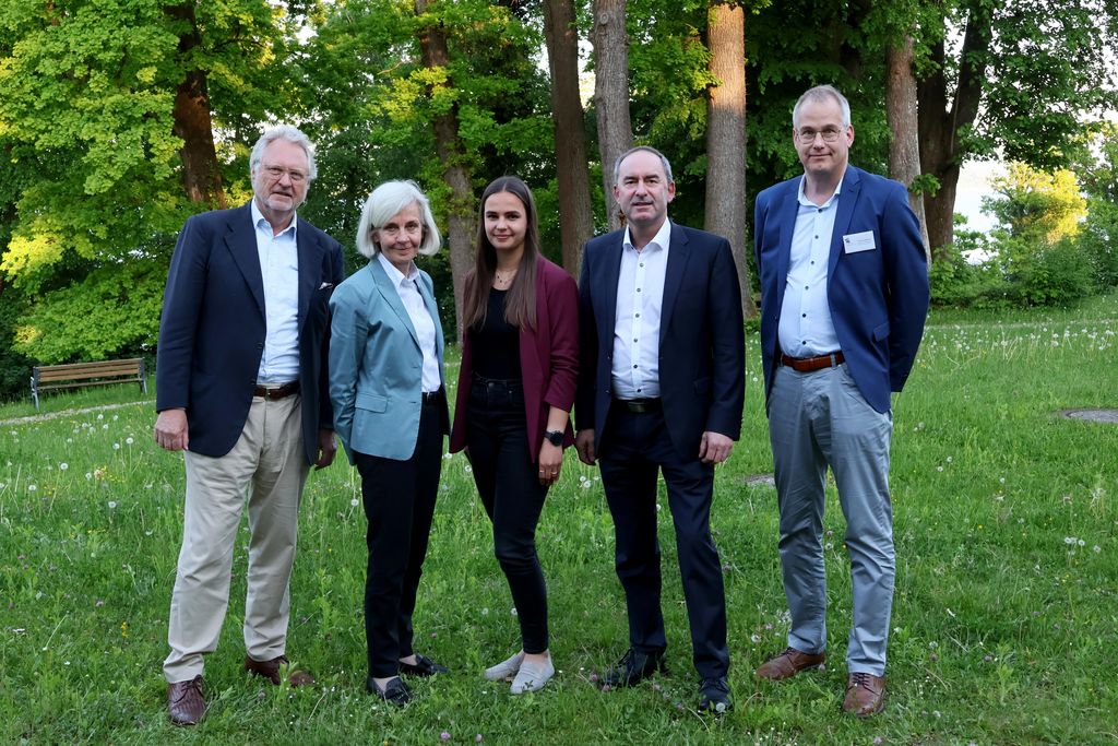 Impressionen des Akademiegesprächs am See.