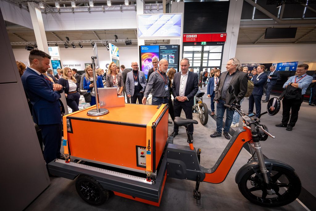 Impressionen des IAA Rundgangs mit Bayerns Wirtschaftsminister Hubert Aiwanger.