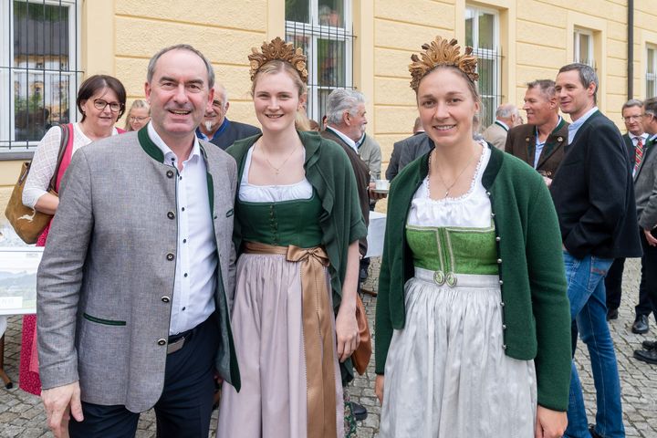 Impressionen der feierlichen Unterzeichnung des Pakts "Holzenergie Bayern". 