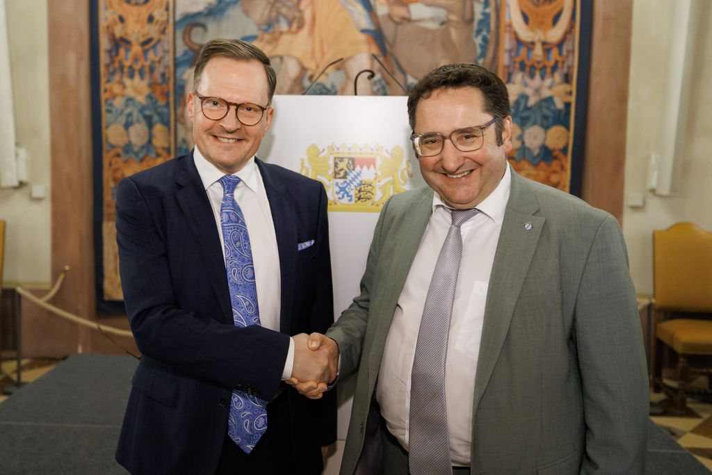 Bayerns Wirtschaftsstaatssekretär Tobias Gotthardt lädt im Namen der Bayerischen Staatsregierung zu einem Empfang anlässlich der 76. Internationalen Handwerksmesse in die Residenz München ein.