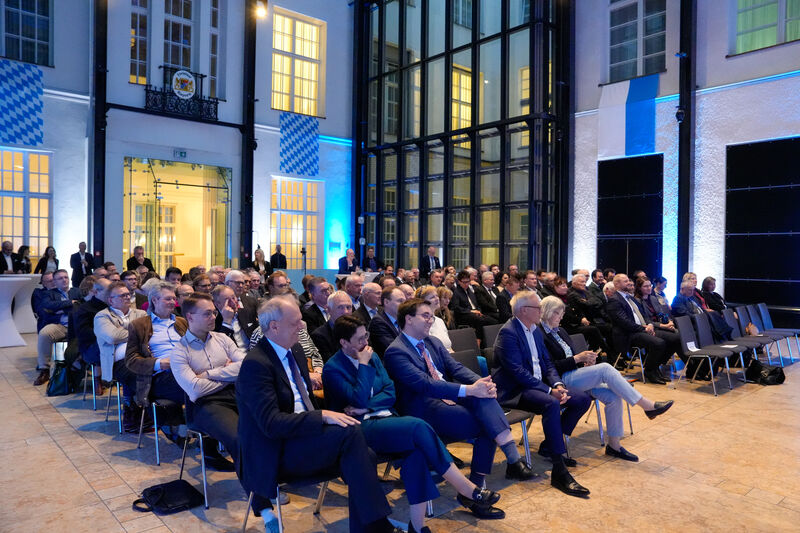 Über 100 Teilnehmer nahmen an dem Parlamentarischen Abend in der Bayerischen Vertretung in Berlin teil.
Foto: StMWi/K. Huber