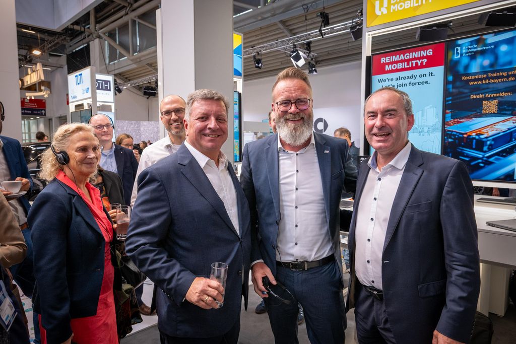 Impressionen des IAA Rundgangs mit Bayerns Wirtschaftsminister Hubert Aiwanger.