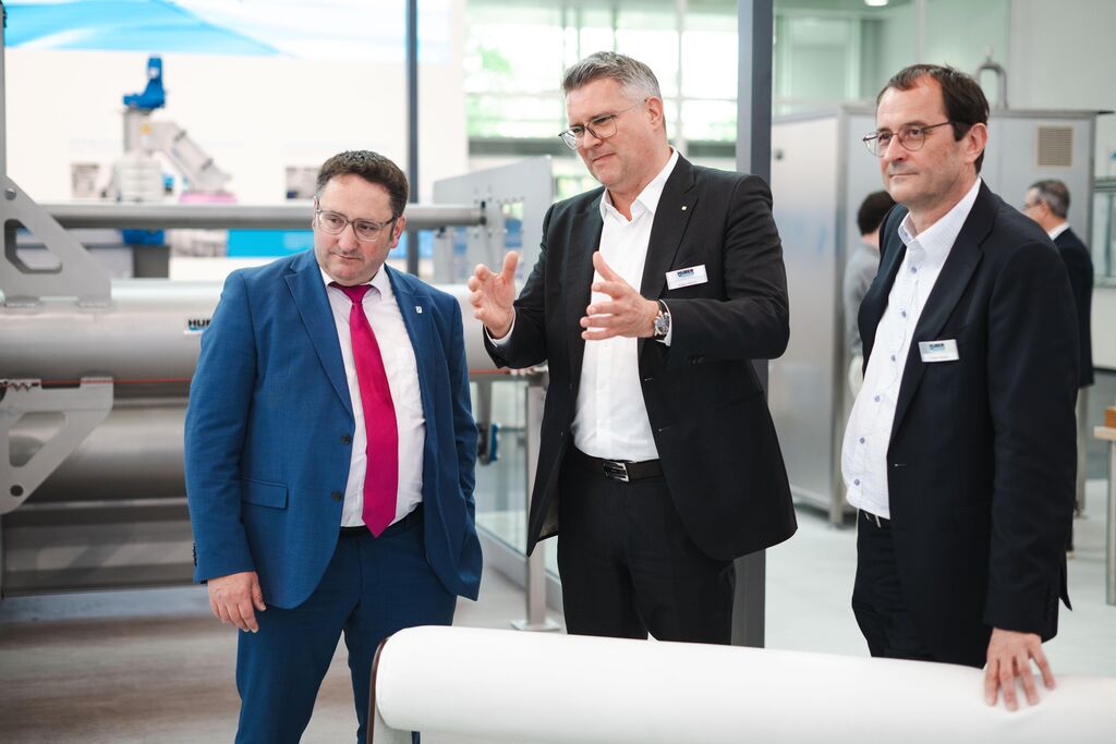 AG1_6097 Bayerns Wirtschaftsstaatssekretär Tobias Gotthardt besucht die IFAT Munich 2026.