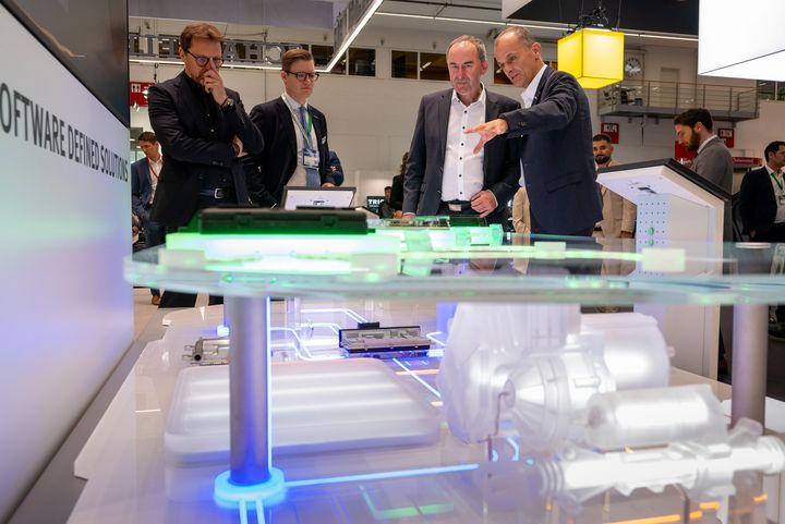 Impressionen des IAA Rundgangs mit Bayerns Wirtschaftsminister Hubert Aiwanger.