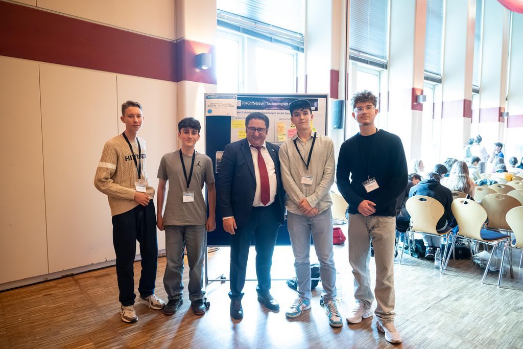 Impressionen des Jugendwirtschaftsgipfels 2025.