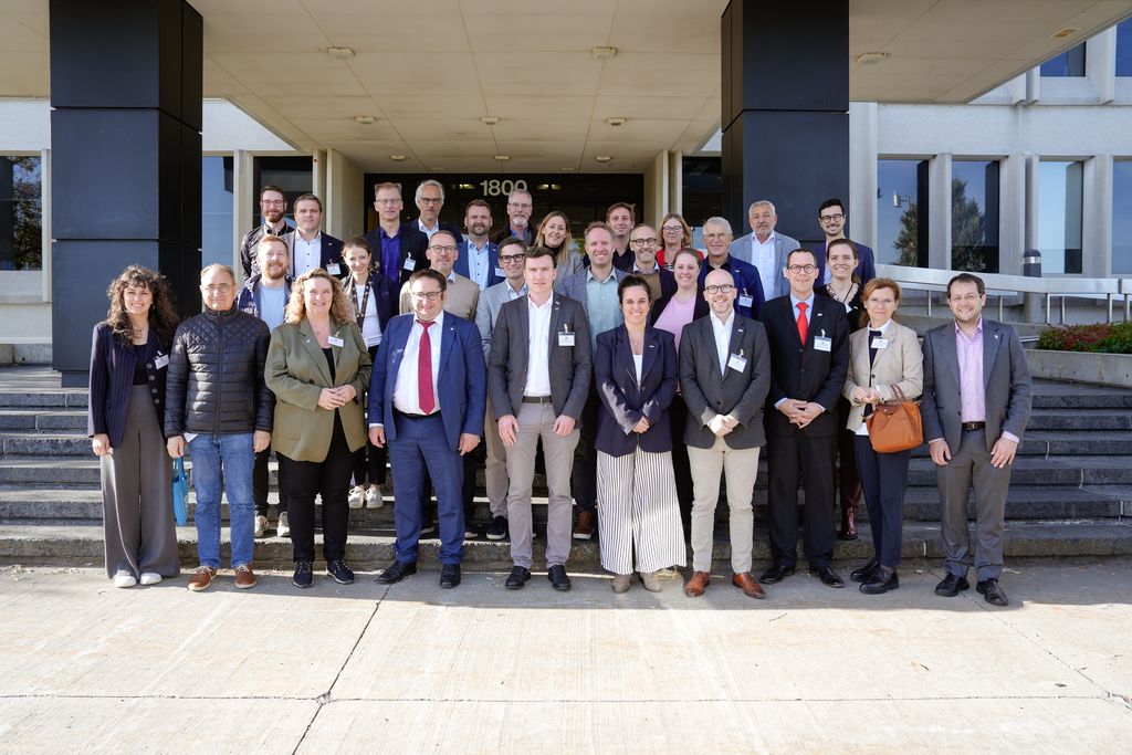 Wirtschaftsstaatssekretär Tobias Gotthardt hat das Forschungszentrum Hydro Québec (IREQ) mit einer Delegation aus Wirtschaft und Wissenschaft besucht. Foto: StMWi/Wachtveitl.